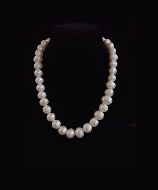 Beverly Hills Avenue Pearl Necklace